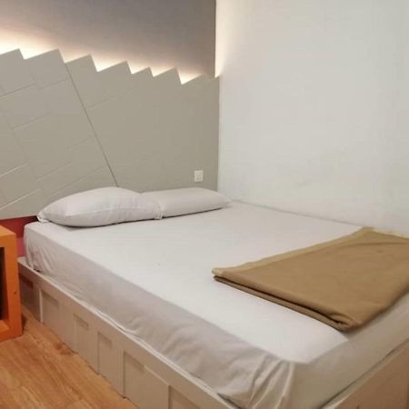 Spot On 89816 Warm Blanket Hotel Johor Bahru Exterior photo