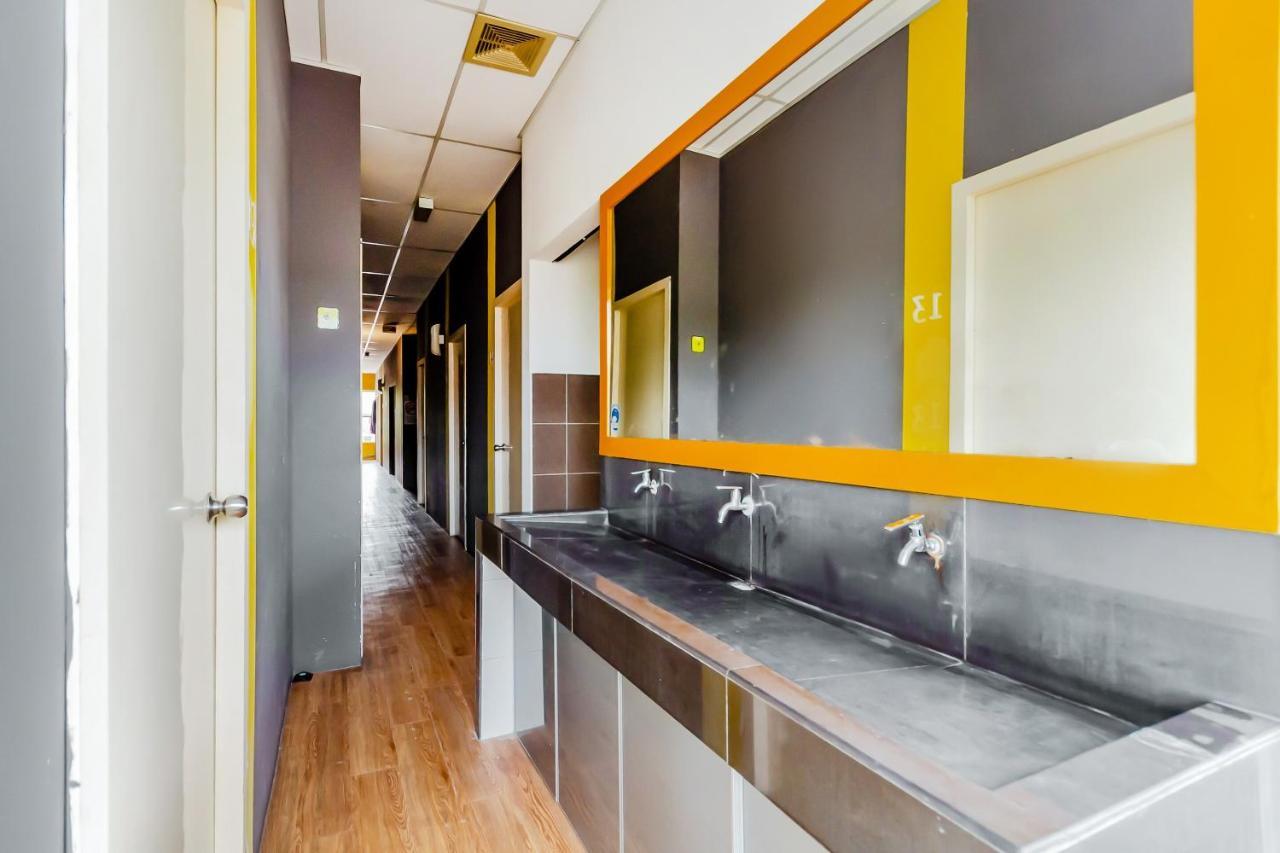 Spot On 89816 Warm Blanket Hotel Johor Bahru Exterior photo