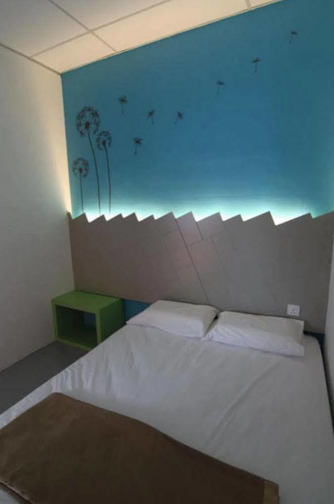Spot On 89816 Warm Blanket Hotel Johor Bahru Exterior photo